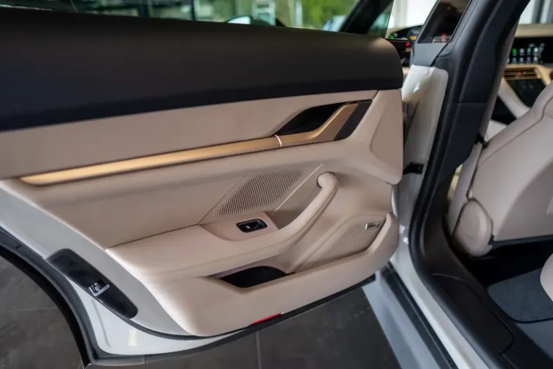 Porsche Taycan din 2024 cu 3.100 km - oferta POR122686 - foto 15