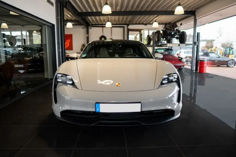 Porsche Taycan din 2024 cu 3.100 km - oferta POR122686 - foto 21