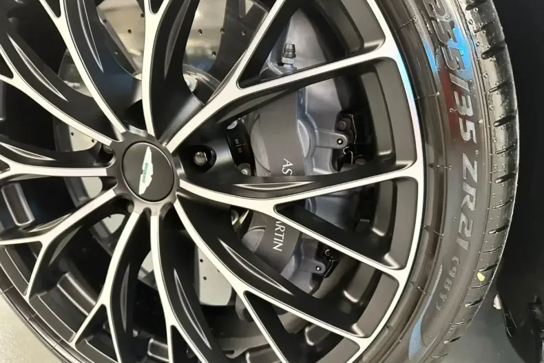 Aston Martin V8 Vantage din 2025 cu 50 km - oferta AST122689 - foto 5