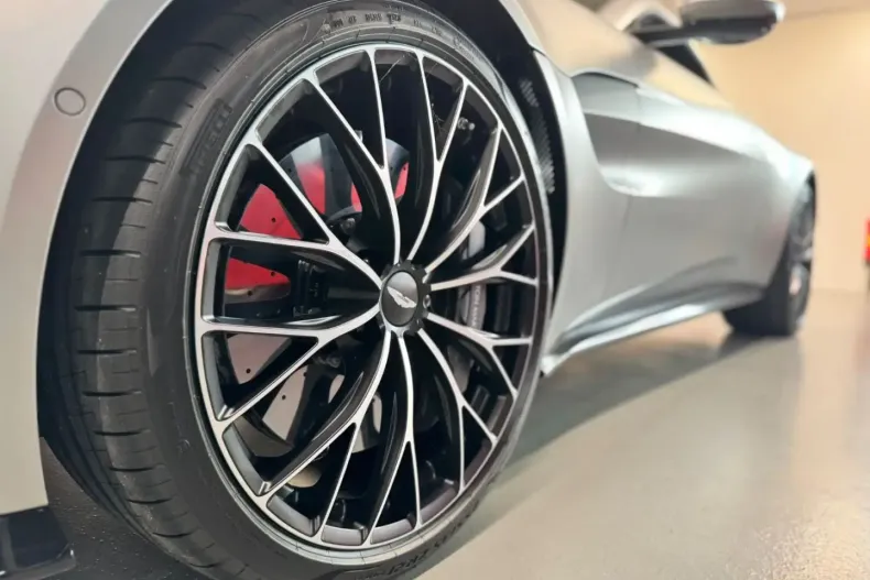 Aston Martin V8 Vantage din 2025 cu 50 km - oferta AST122689 - foto 6