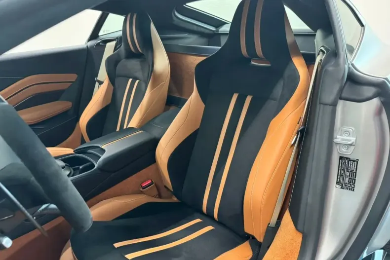 Aston Martin V8 Vantage din 2025 cu 50 km - oferta AST122689 - foto 9