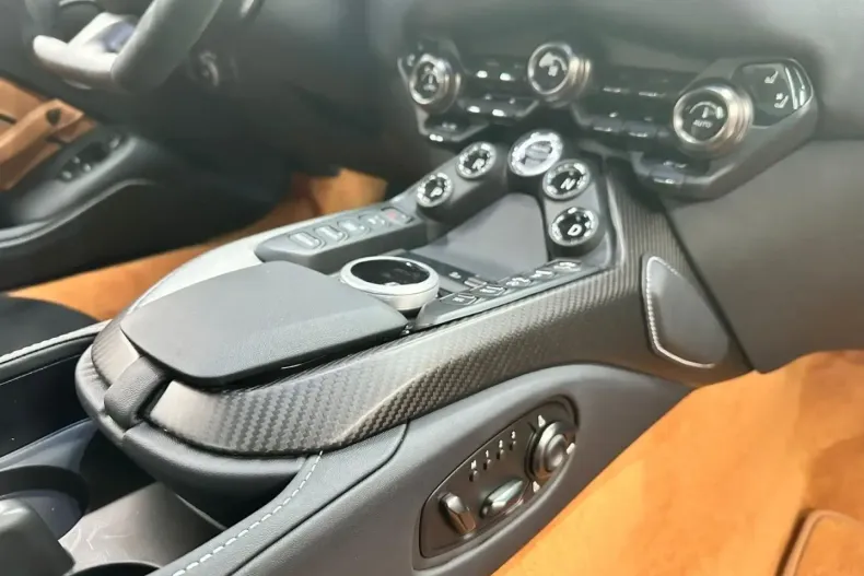 Aston Martin V8 Vantage din 2025 cu 50 km - oferta AST122689 - foto 14