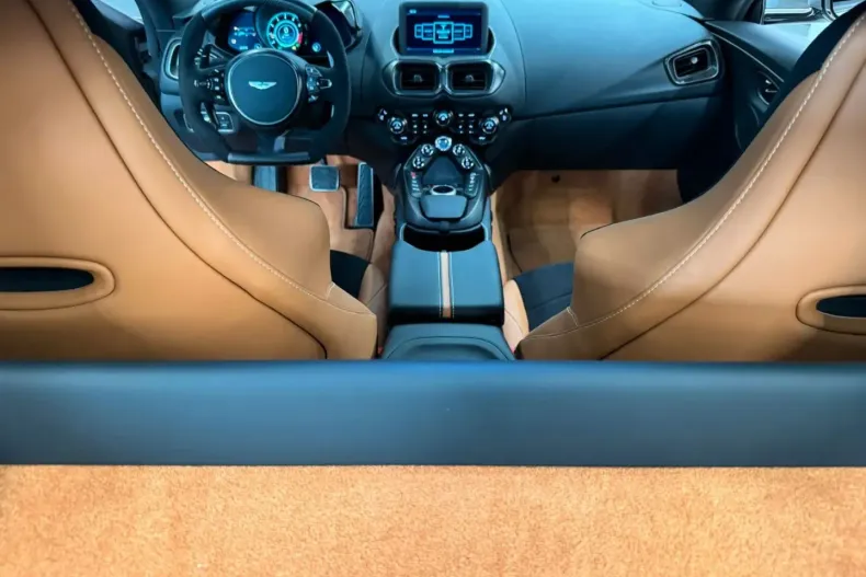 Aston Martin V8 Vantage din 2025 cu 50 km - oferta AST122689 - foto 18