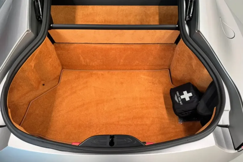 Aston Martin V8 Vantage din 2025 cu 50 km - oferta AST122689 - foto 19