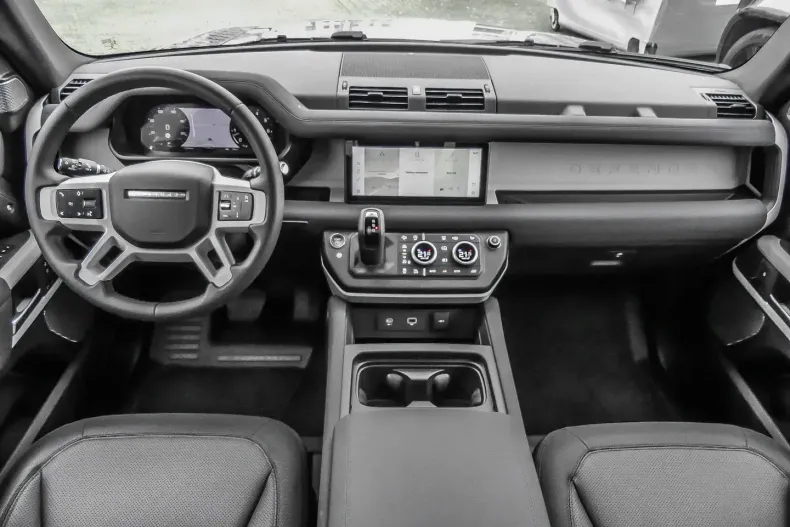 Land Rover Defender din 2023 cu 25.020 km - oferta LAN122695 - foto 4