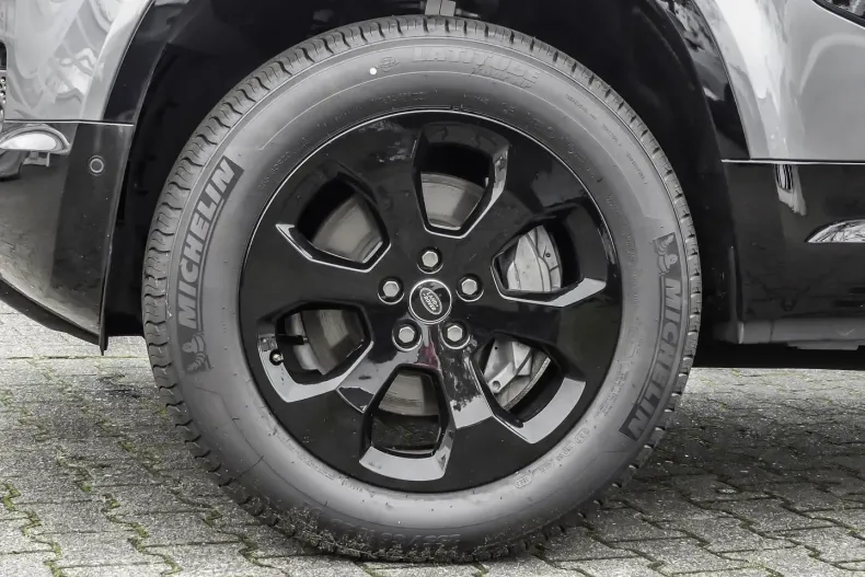 Land Rover Defender din 2023 cu 25.020 km - oferta LAN122695 - foto 9