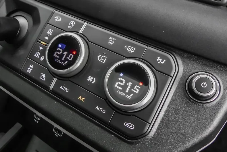 Land Rover Defender din 2023 cu 25.020 km - oferta LAN122695 - foto 12