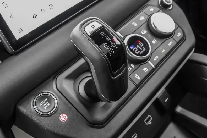 Land Rover Defender din 2023 cu 25.020 km - oferta LAN122695 - foto 14