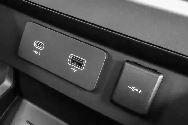 Land Rover Defender din 2023 cu 25.020 km - oferta LAN122695 - foto 15