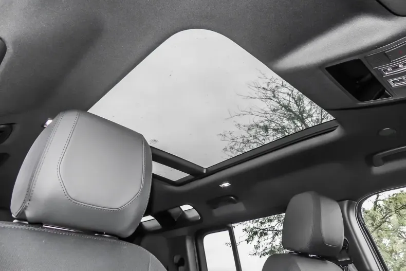 Land Rover Defender din 2023 cu 25.020 km - oferta LAN122695 - foto 16