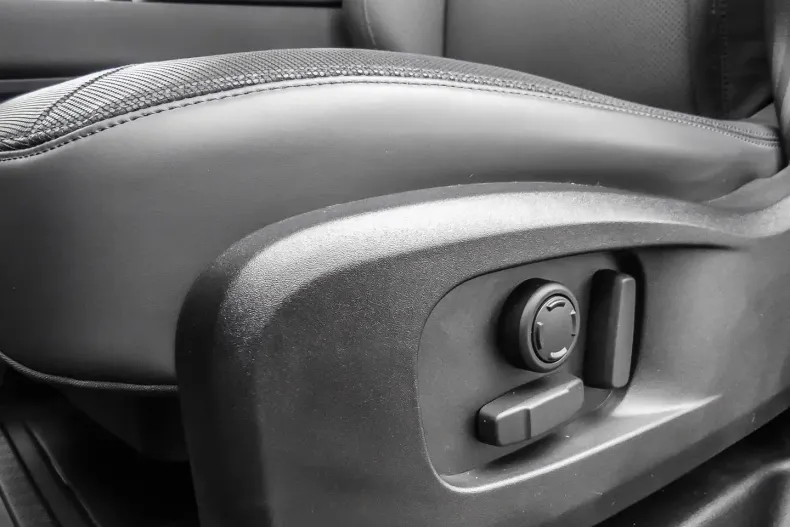 Land Rover Defender din 2023 cu 25.020 km - oferta LAN122695 - foto 17