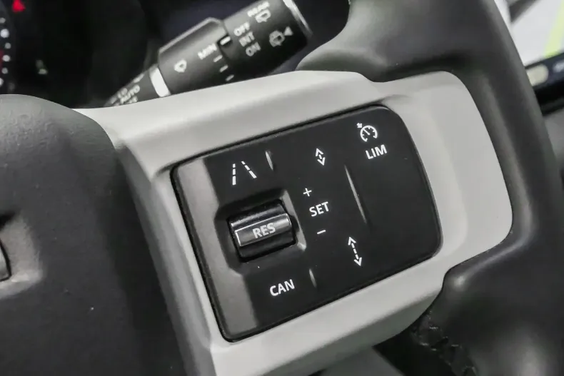 Land Rover Defender din 2023 cu 26.040 km - oferta LAN122696 - foto 13