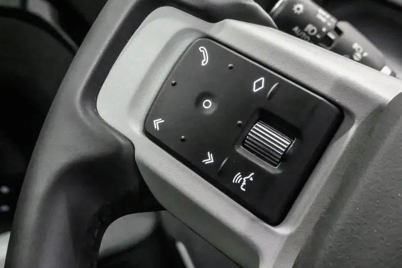 Land Rover Defender din 2023 cu 26.040 km - oferta LAN122696 - foto 17