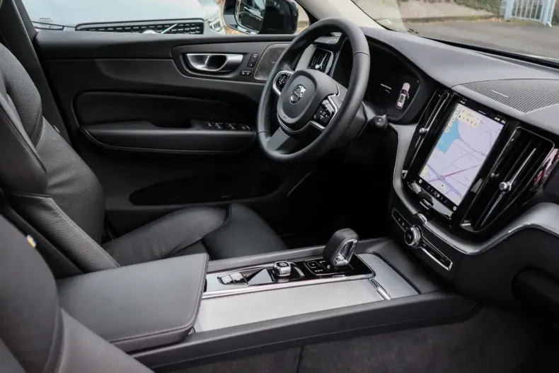 Volvo XC60 din 2024 cu 25.500 km - oferta VOL122724 - foto 3