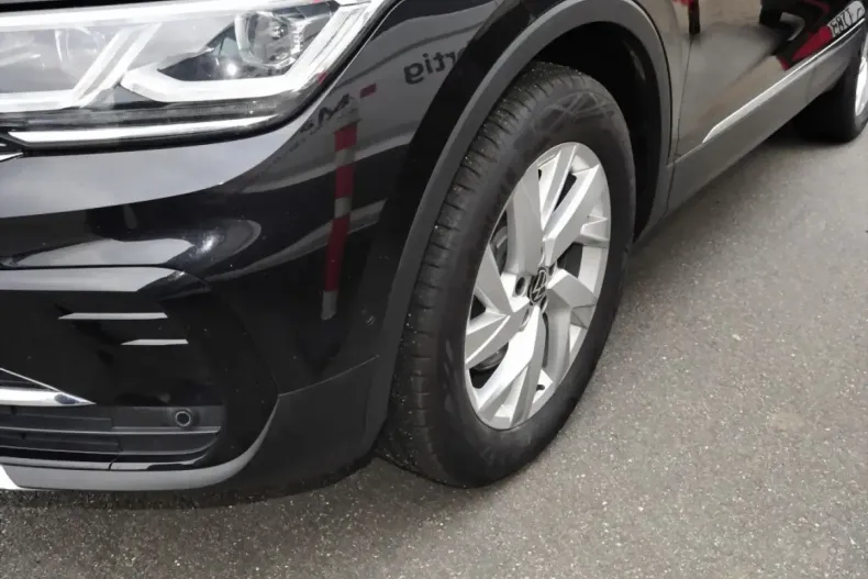 Volkswagen Tiguan din 2023 cu 33.800 km - oferta VOL122735 - foto 5