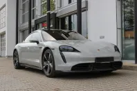 Porsche Taycan din 2022 cu 10.600 km - oferta POR122736 - foto 3