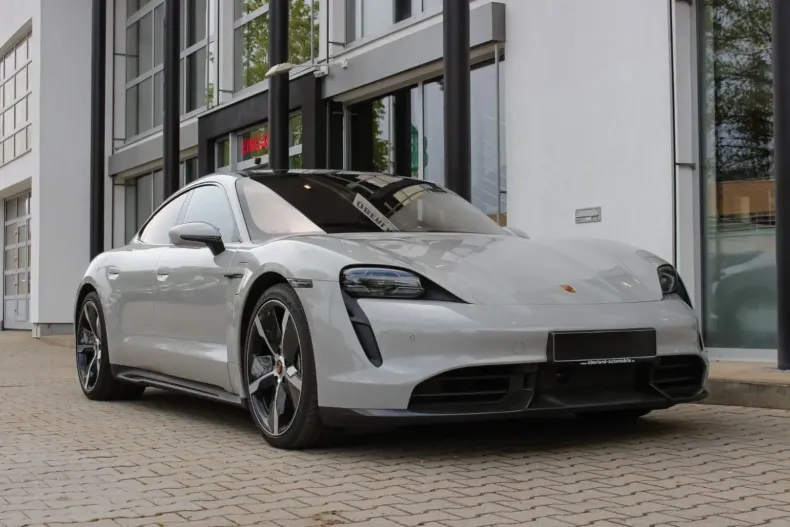 Porsche Taycan din 2022 cu 10.600 km - oferta POR122736 - foto 3