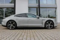 Porsche Taycan din 2022 cu 10.600 km - oferta POR122736 - foto 4
