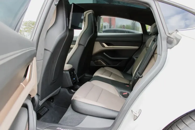 Porsche Taycan din 2022 cu 10.600 km - oferta POR122736 - foto 15