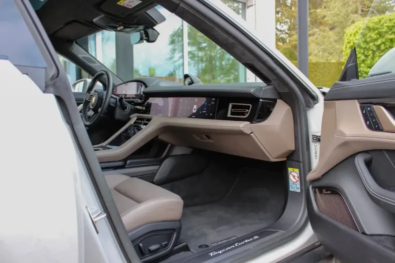 Porsche Taycan din 2022 cu 10.600 km - oferta POR122736 - foto 17