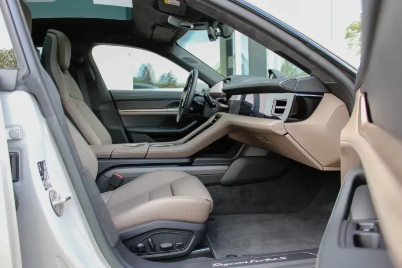 Porsche Taycan din 2022 cu 10.600 km - oferta POR122736 - foto 18