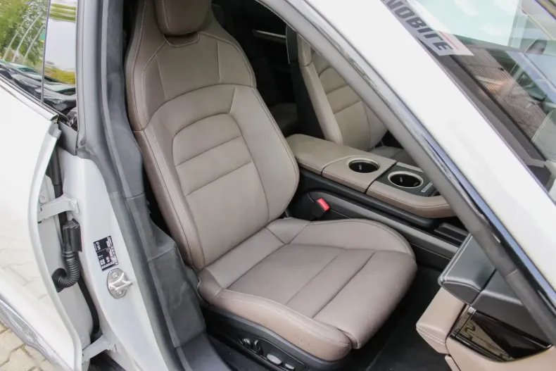 Porsche Taycan din 2022 cu 10.600 km - oferta POR122736 - foto 19