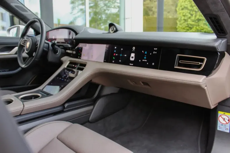 Porsche Taycan din 2022 cu 10.600 km - oferta POR122736 - foto 20