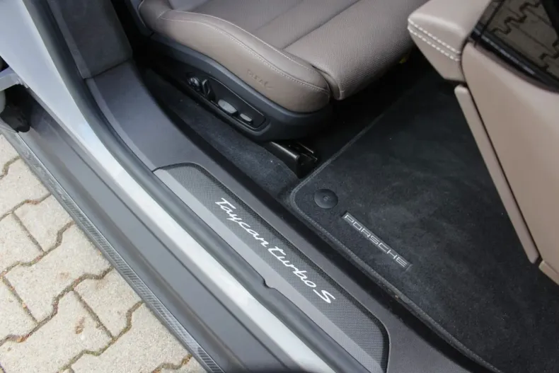 Porsche Taycan din 2022 cu 10.600 km - oferta POR122736 - foto 21