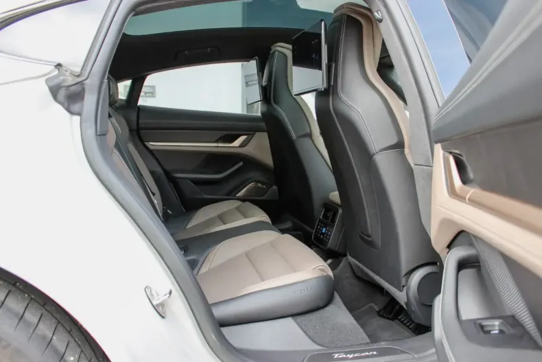 Porsche Taycan din 2022 cu 10.600 km - oferta POR122736 - foto 23