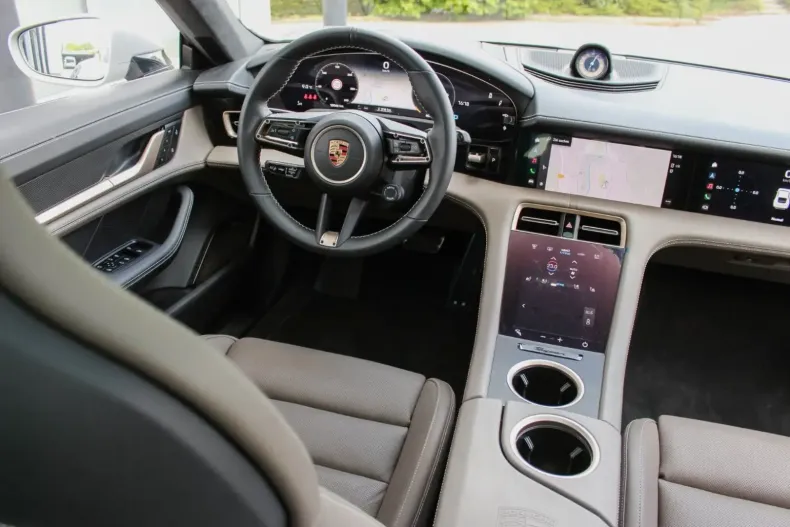 Porsche Taycan din 2022 cu 10.600 km - oferta POR122736 - foto 26