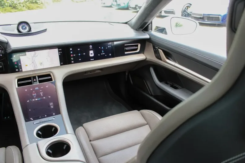 Porsche Taycan din 2022 cu 10.600 km - oferta POR122736 - foto 28