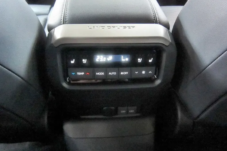 Toyota Land Cruiser din 2024 cu 40 km - oferta TOY122739 - foto 12