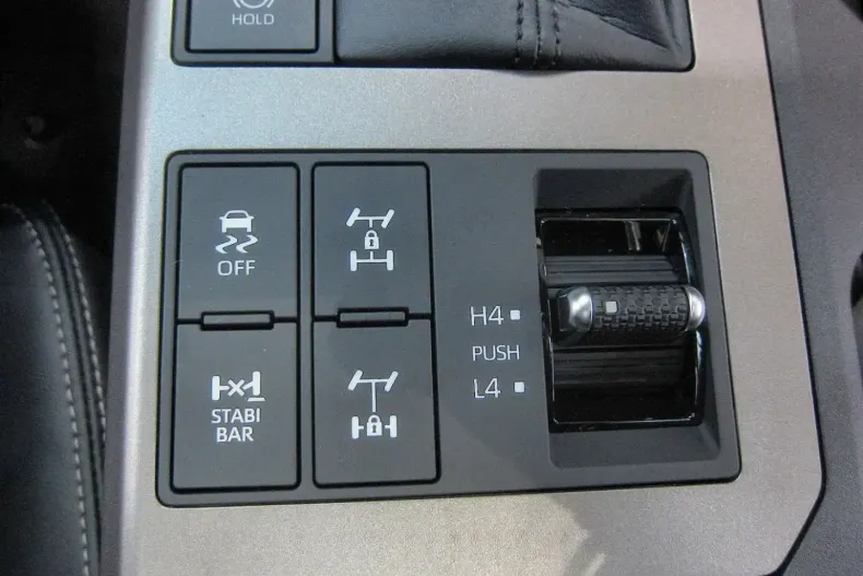 Toyota Land Cruiser din 2024 cu 40 km - oferta TOY122739 - foto 14