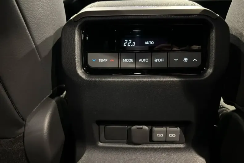 Toyota Land Cruiser din 2025 cu 40 km - oferta TOY122740 - foto 16