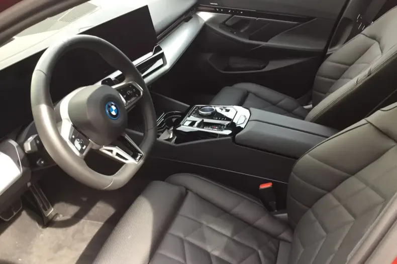 BMW 530 din 2024 cu 2.959 km - oferta BMW122792 - foto 9