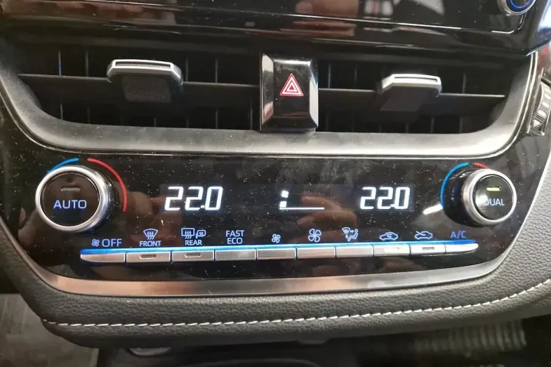 Toyota Corolla din 2022 cu 121.000 km - oferta TOY122808 - foto 2