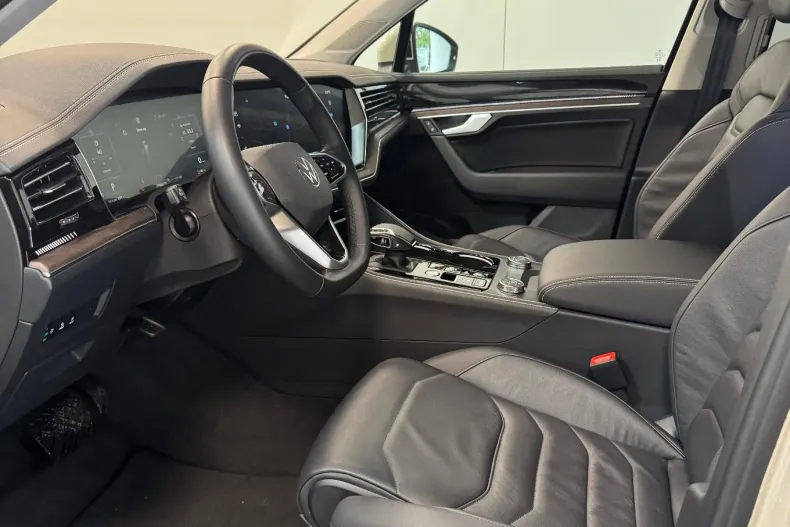 Volkswagen Touareg din 2024 cu 25.000 km - oferta VOL122812 - foto 22