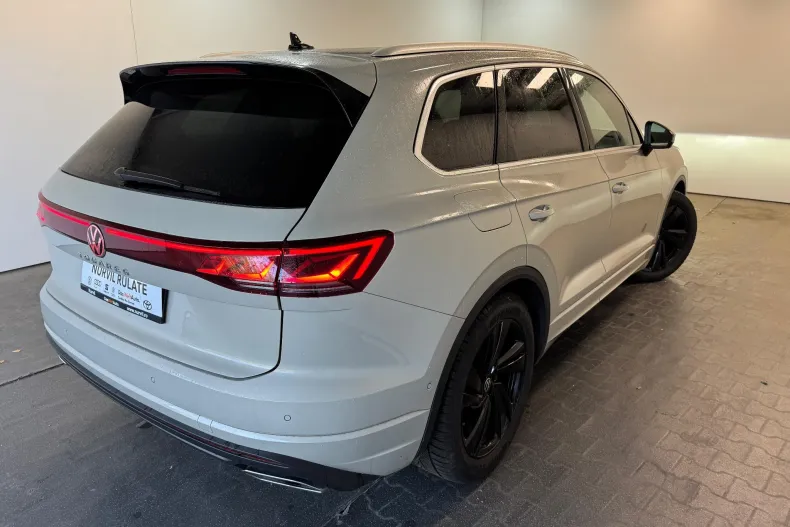 Volkswagen Touareg din 2024 cu 25.000 km - oferta VOL122812 - foto 28