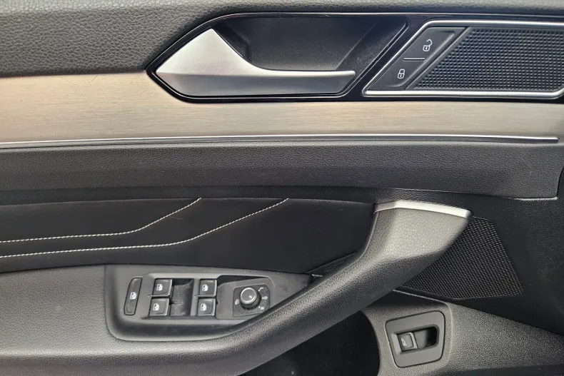 Volkswagen Passat din 2021 cu 32.000 km - oferta VOL122902 - foto 9