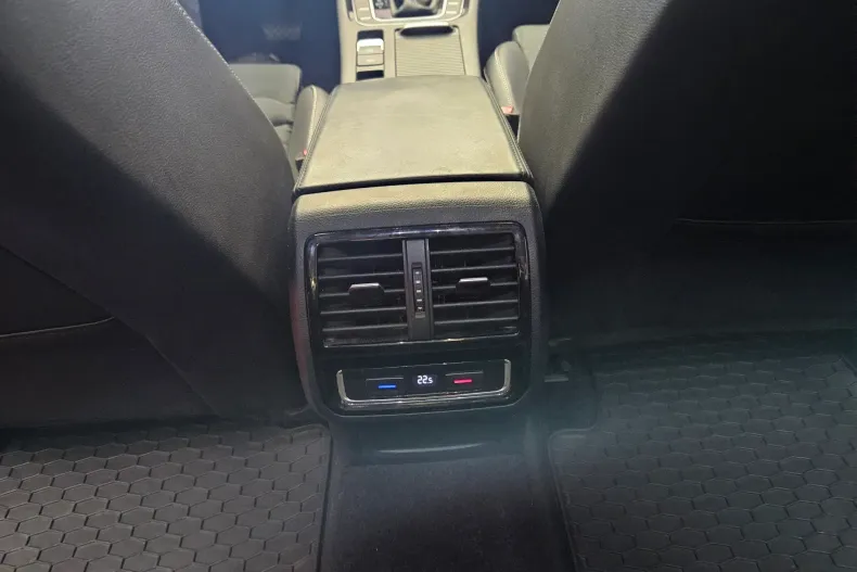 Volkswagen Passat din 2021 cu 32.000 km - oferta VOL122902 - foto 12