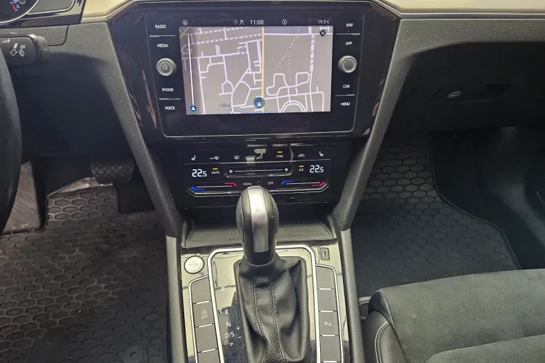 Volkswagen Passat din 2021 cu 32.000 km - oferta VOL122902 - foto 24