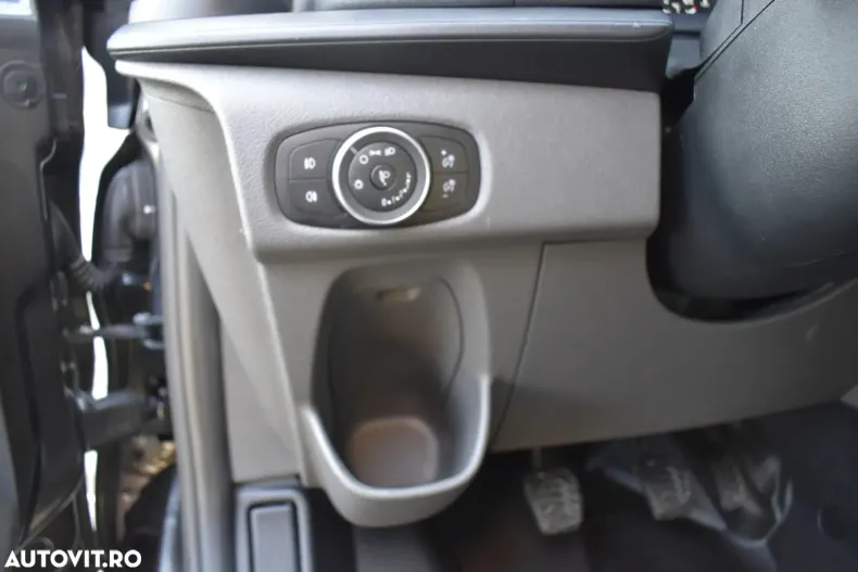 Ford Transit Custom din 2022 cu 86.004 km - oferta FOR122922 - foto 26