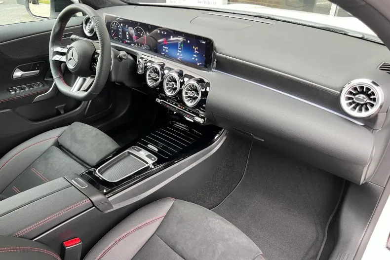 Mercedes-Benz A din 2024 cu 3.150 km - oferta MER122943 - foto 10