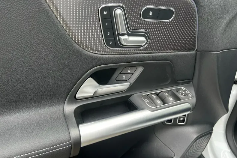 Mercedes-Benz GLA din 2023 cu 10 km - oferta MER122945 - foto 15