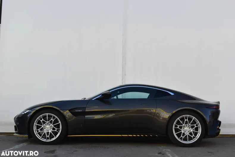 Aston Martin V8 Vantage din 2021 cu 3.100 km - oferta AST122965 - foto 3