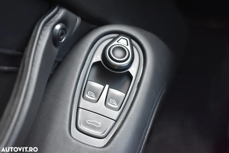 Aston Martin V8 Vantage din 2021 cu 3.100 km - oferta AST122965 - foto 18