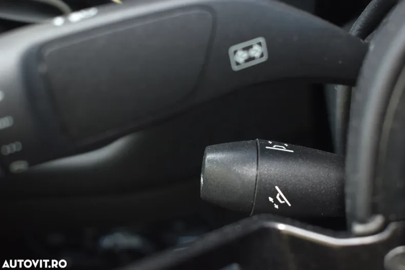 Aston Martin V8 Vantage din 2021 cu 3.100 km - oferta AST122965 - foto 19