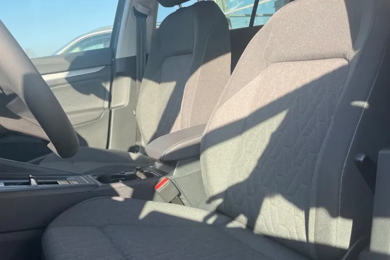 Volkswagen Golf din 2024 cu 1 km - oferta VOL123002 - foto 12