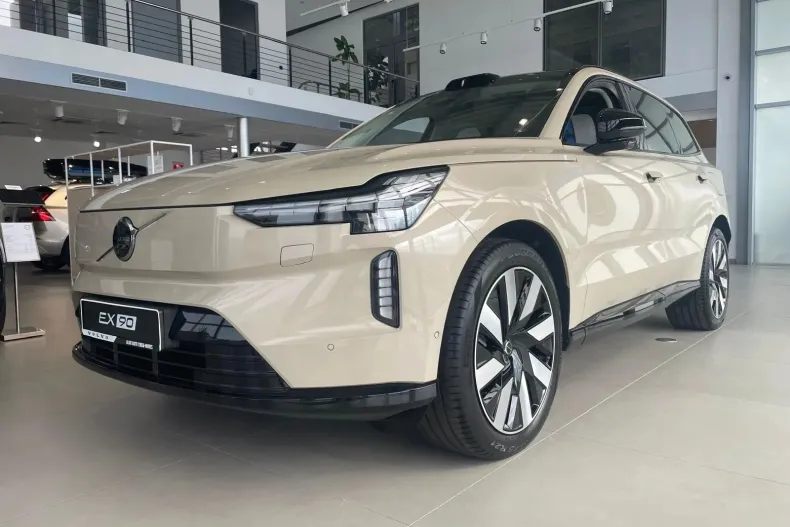 Volvo EX90 din 2024 cu 7 km - oferta VOL123015 - foto 1