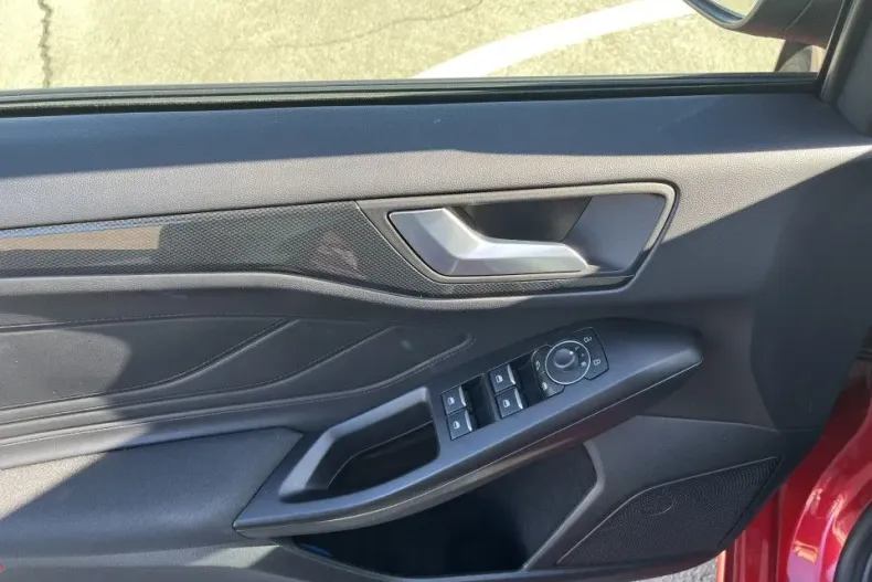 Ford Focus din 2024 cu 14.000 km - oferta FOR123019 - foto 9